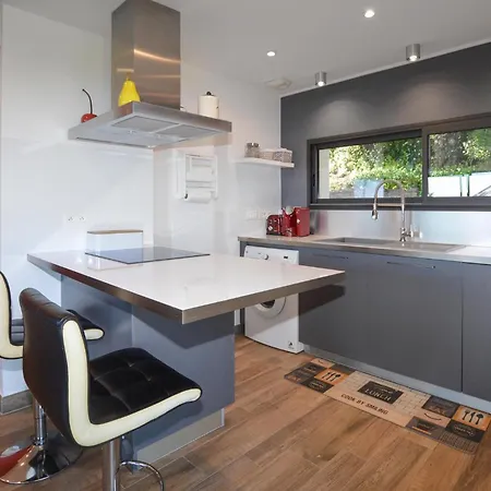 Σπίτι διακοπών 2 Bedroom Lovely In *