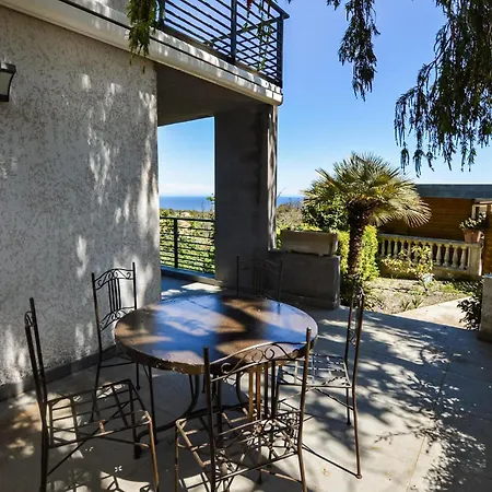 Σπίτι διακοπών 2 Bedroom Lovely In