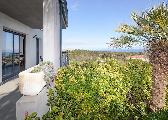 2 Bedroom Lovely In *