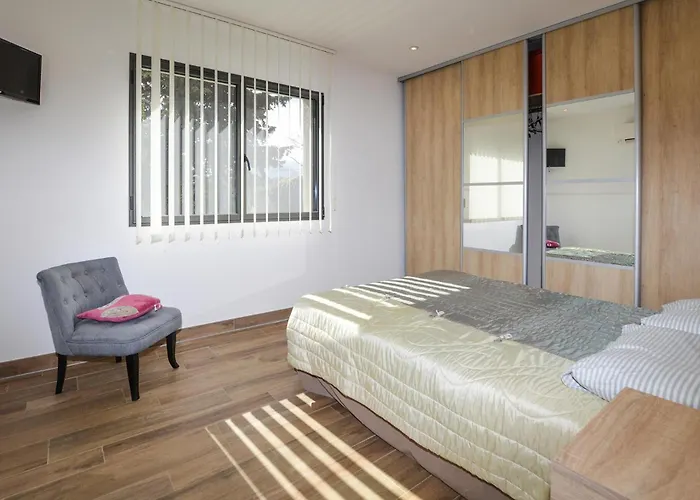 2 Bedroom Lovely In Holiday home *